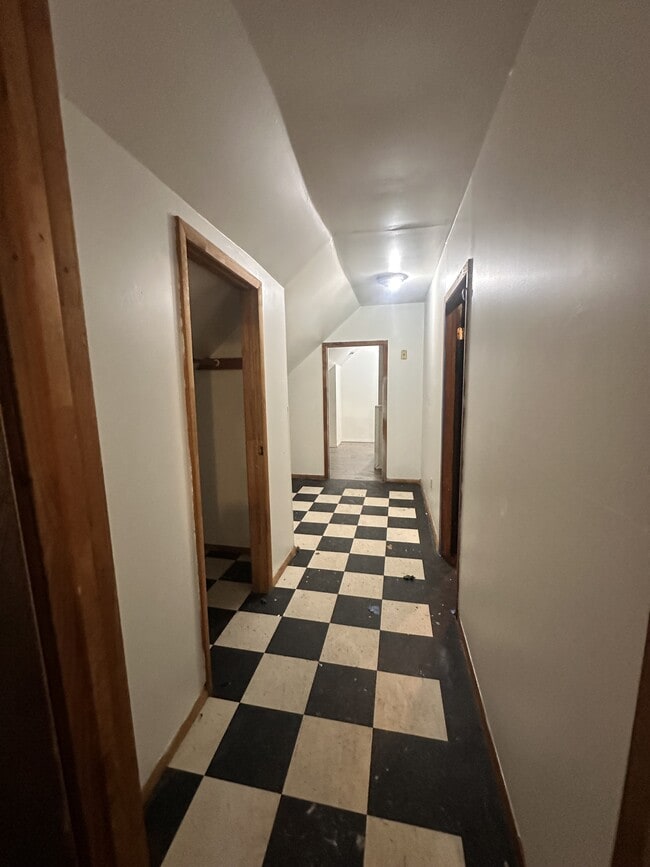 Building Photo - 107 Kelburn St