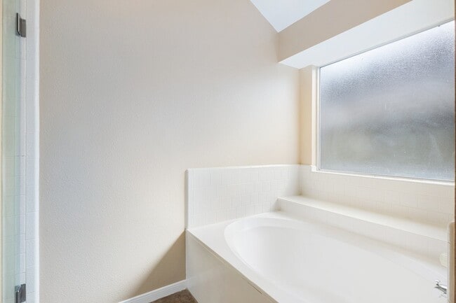 Building Photo - 2922 Abbey Field Dr