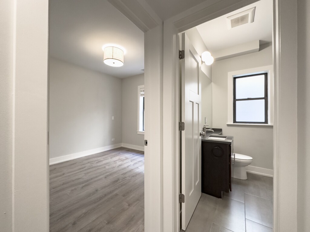 Building Photo - 913 Maple Ave