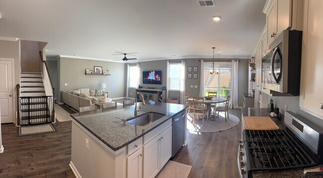 Building Photo - 135 Airy Dr
