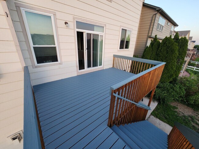 Building Photo - Stunning 2-Story 4 Bedroom Home With Finis...