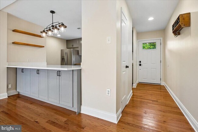 Building Photo - 223 Burgess Ave