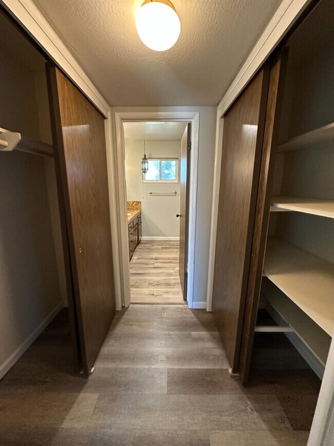 Building Photo - 1310 W Magill Ave