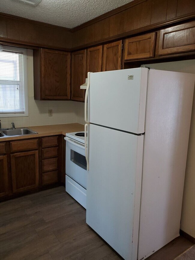 Building Photo - 2428 S Capri St