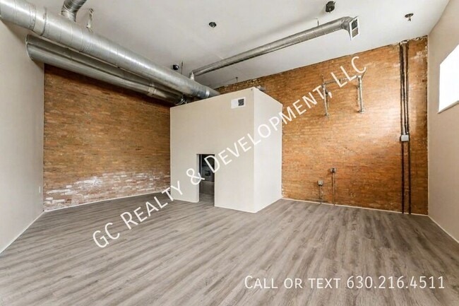 Building Photo - 3328 W Chicago Ave