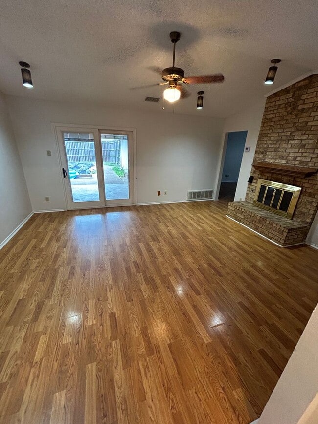 Building Photo - 3702 Bond St