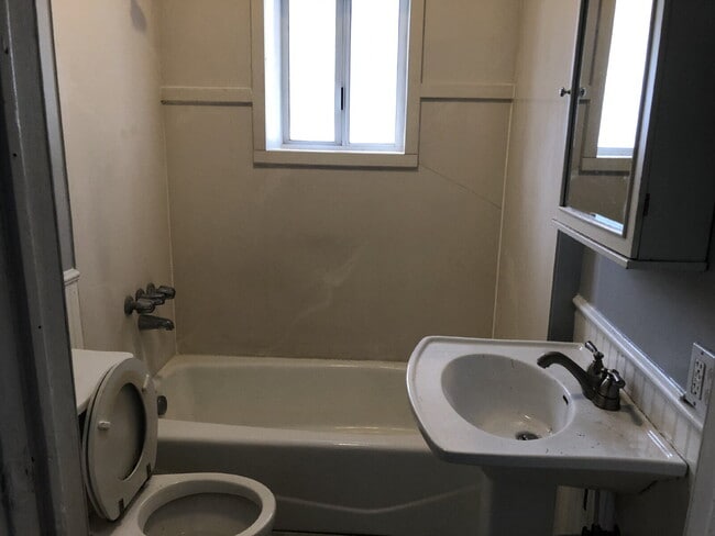 Building Photo - 450 E 300 N