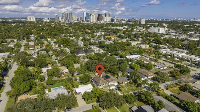 Building Photo - 505 SW 16th Ct