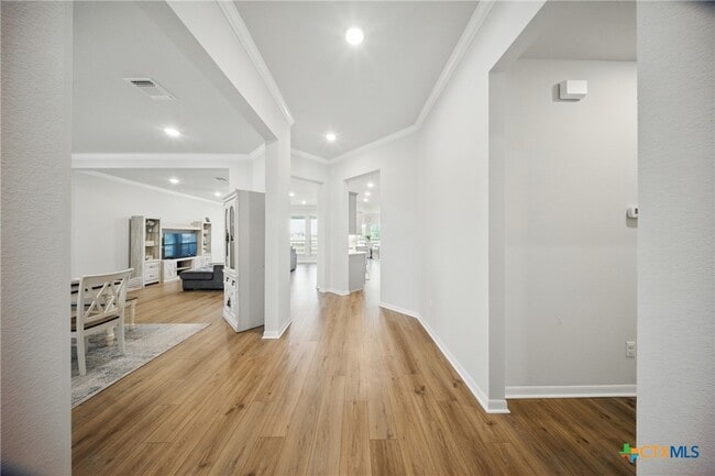 Building Photo - 711 Saddlehorn Dr