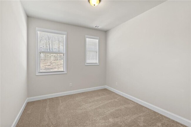 Building Photo - 1230 Ainsworth Alley