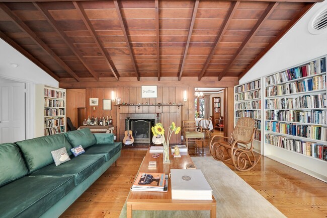 Building Photo - 7503 Willow Glen Rd