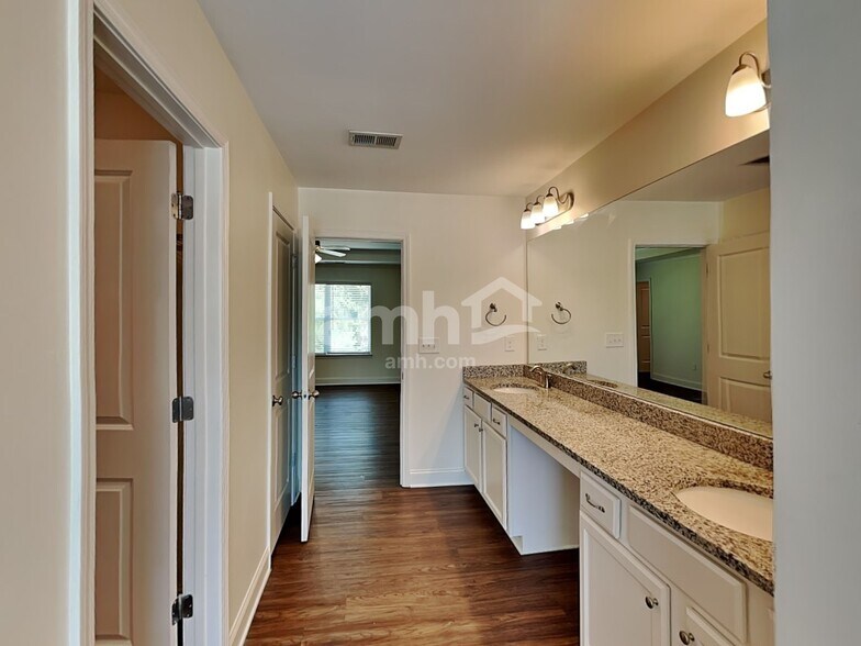Building Photo - 2467 Napa Valley Dr