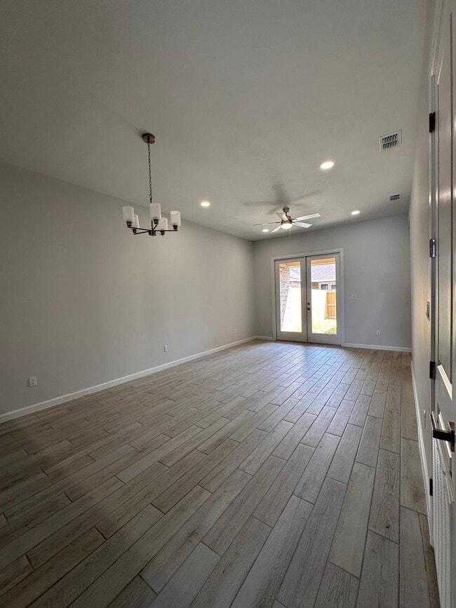 Building Photo - 1001 Julia St