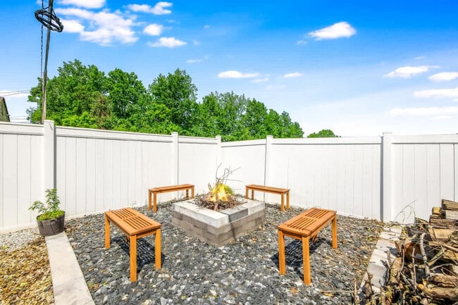 Building Photo - 8910 Cambridge Dr