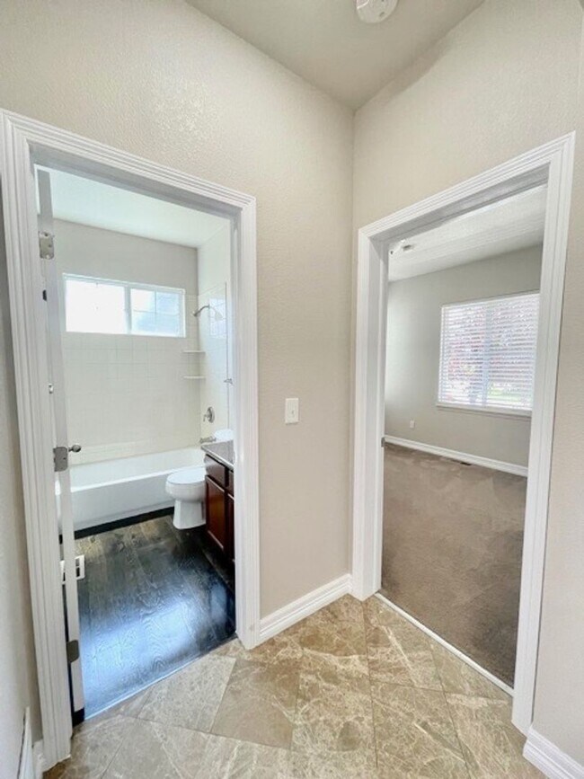 Building Photo - Stunning 4 Bed/4 Bath Home in Banning Lewis Ranch