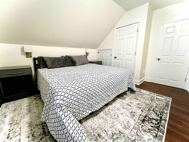 Building Photo - 1592 Main St