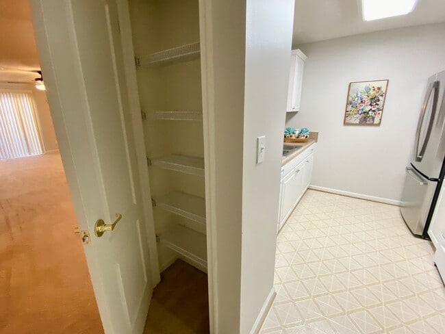 Building Photo - Super-Cute Condo! First Floor - 1-Story - Fenced Patio - Storage - Pet Friendly!