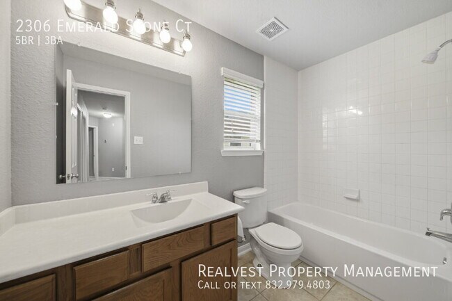Building Photo - 2306 Emerald Stone Ct