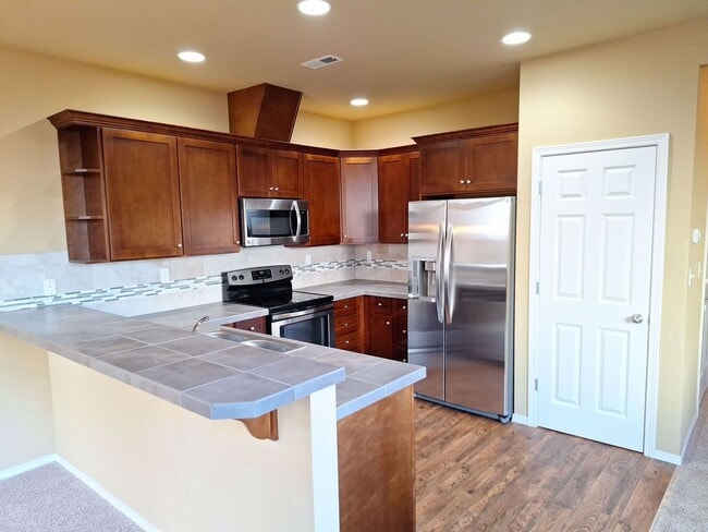 Building Photo - Central Valley Area - 2 Story Home (3Bed, 2.5 Bath)