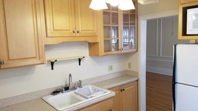 Building Photo - 222 N Oak Park Ave