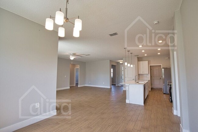 Building Photo - 1610 Rada Ln