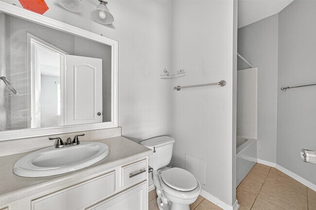 Building Photo - 5615 Brookhollow Oaks Trail