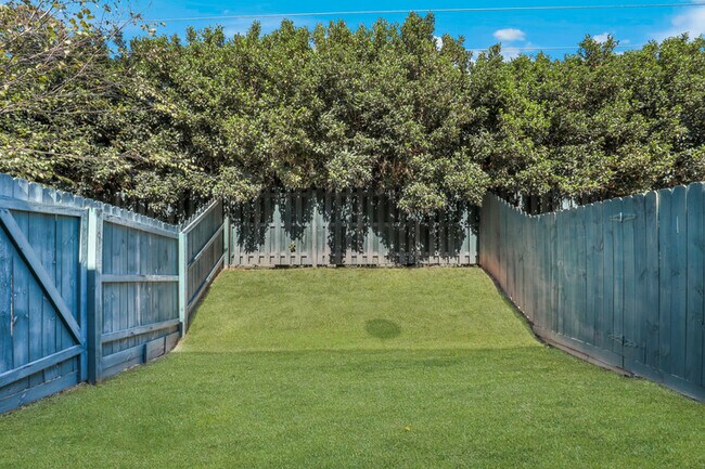 Building Photo - 100 Cantle Dr