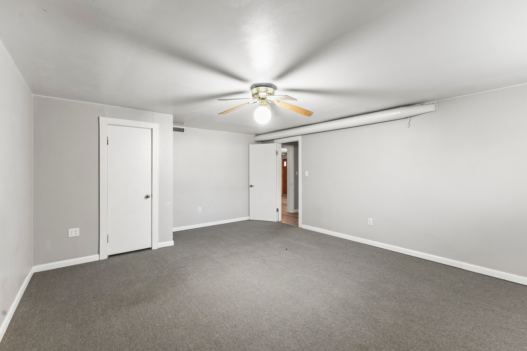 Building Photo - 5013 Eastview Terrace