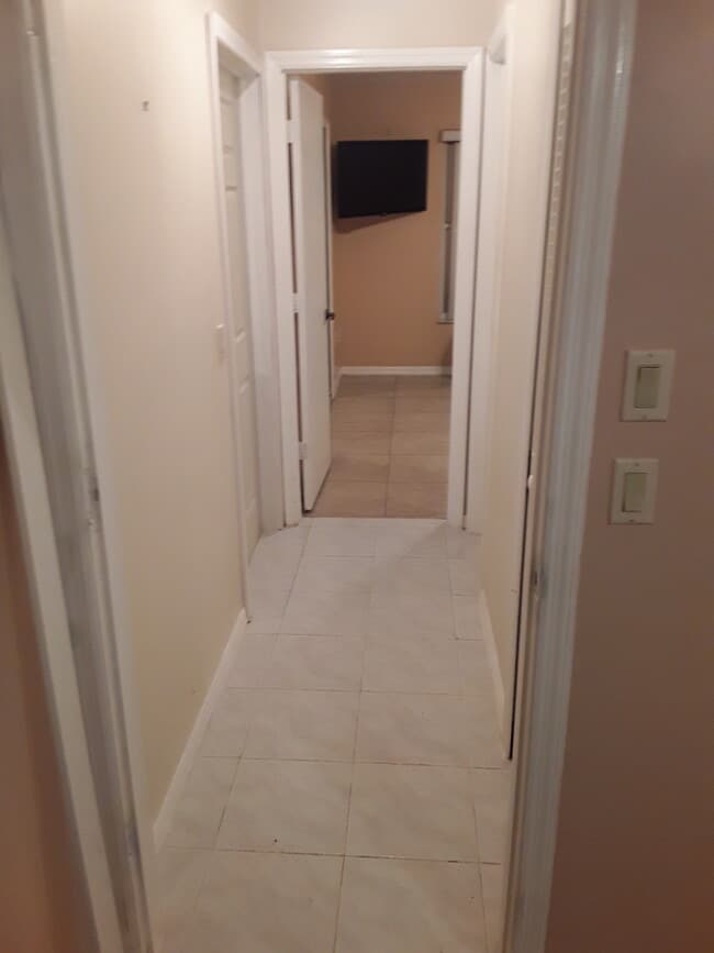 Building Photo - 118 SW Fairway Ave