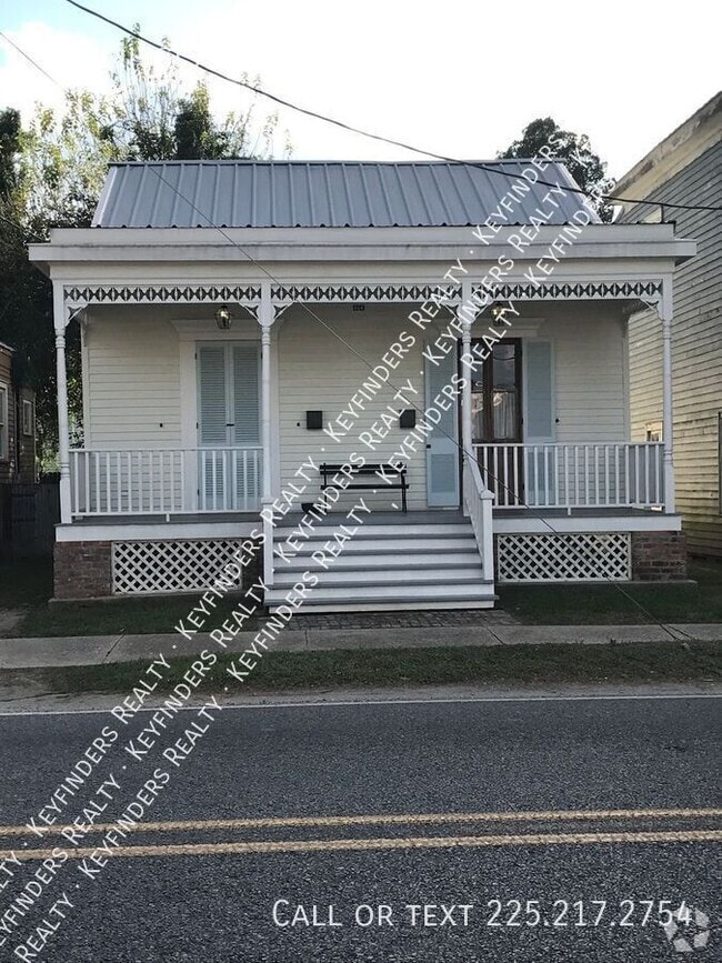 Building Photo - 604 Mississippi St
