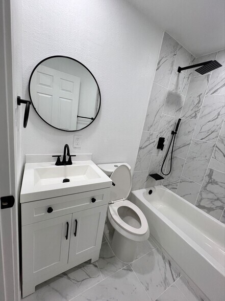 Building Photo - 1425 Little St