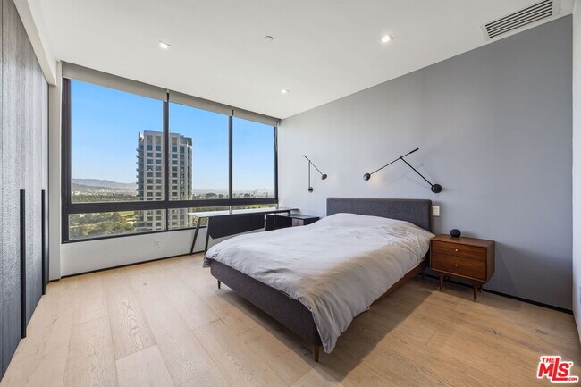 Building Photo - 10350 Wilshire Blvd