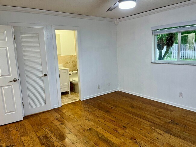 Building Photo - 2631 SW 4th St