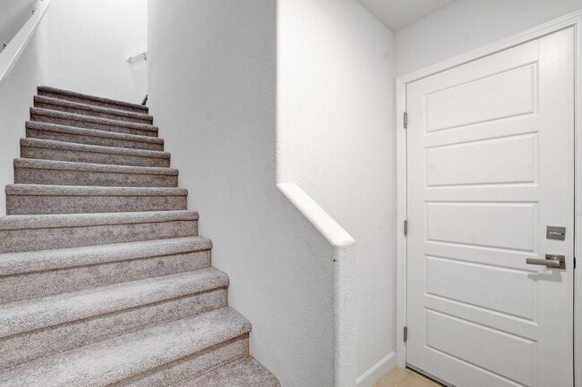 Building Photo - Like New Townhome at Falcon Ridge