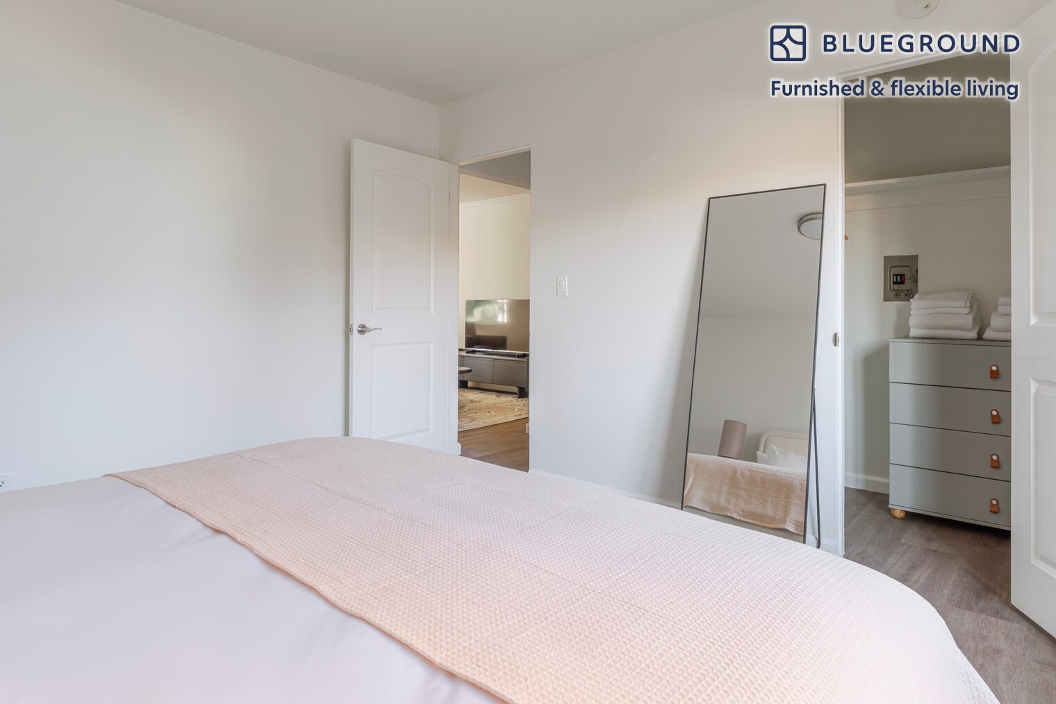 Building Photo - 245 Bush St