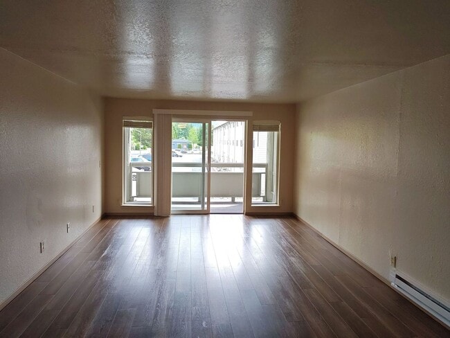 Building Photo - Ground Floor Unit!