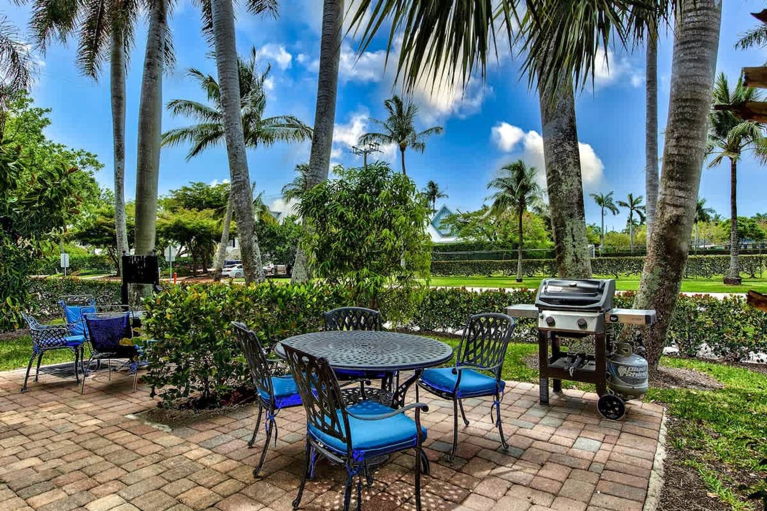 Building Photo - 655 8th Ave S