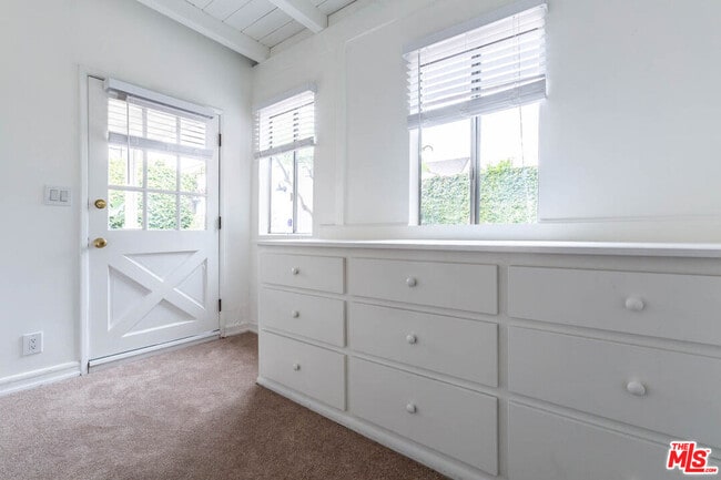 Building Photo - 146 N Citrus Ave