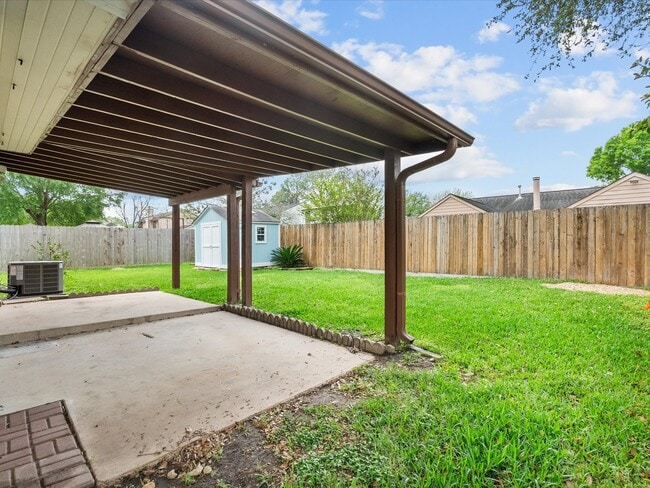 Building Photo - 4214 Fernside Dr