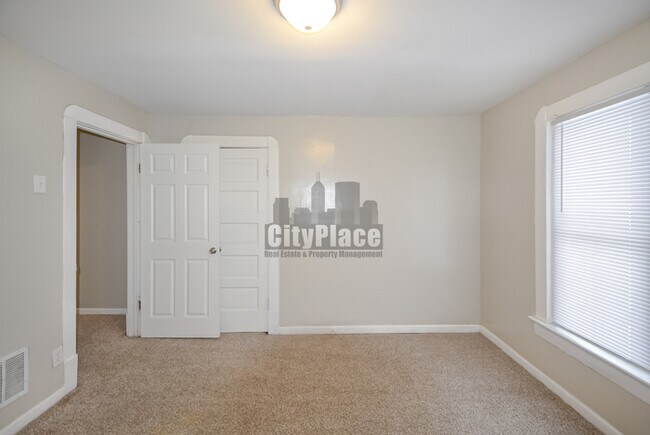 Building Photo - 820 N Oakland Ave