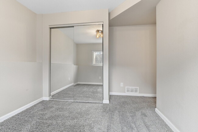 Building Photo - $2,695.95 - 4 Bed, 2 Bath Home in Aurora with Central AC, and In Unit Laundry!