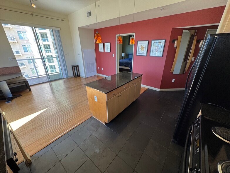 Building Photo - 488 E Ocean Blvd