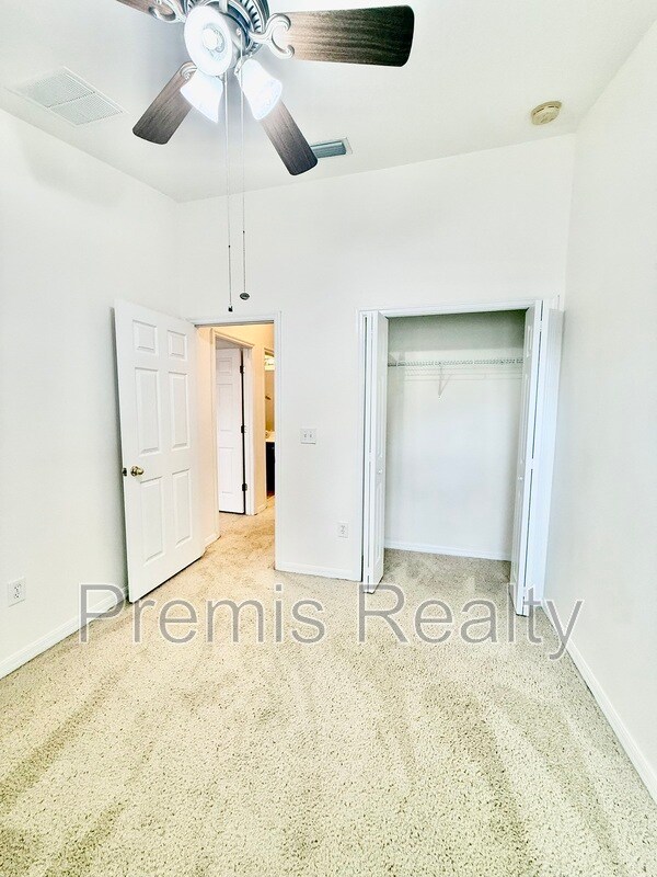 Building Photo - 2043 Strathmill Dr