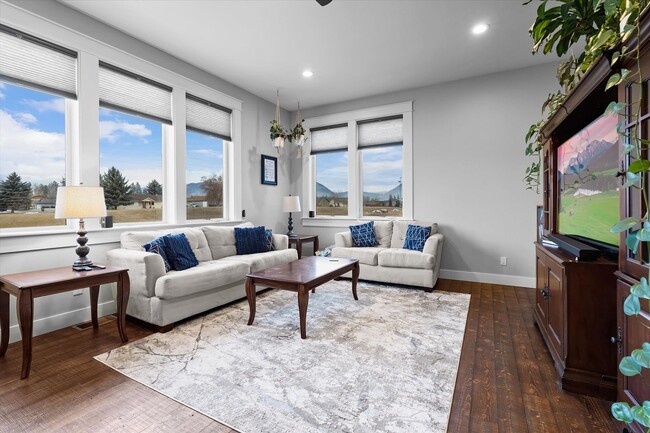 Building Photo - 1015 Riparian Dr