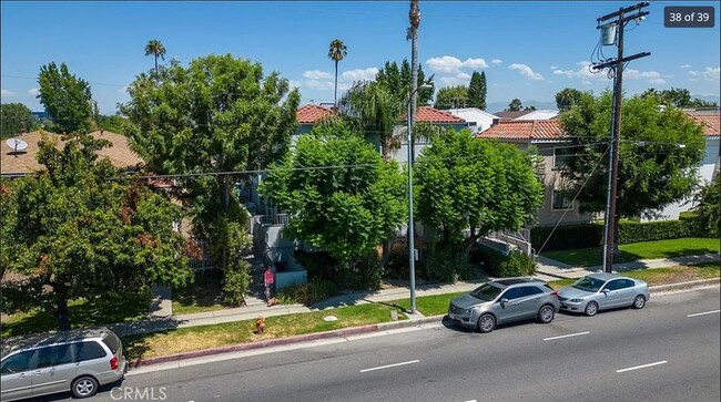 Building Photo - 15153 Burbank Blvd