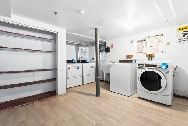 Building Photo - 118 Corbin Ave