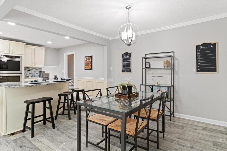 Building Photo - Bright, Spacious Stone Mountain Residence ...