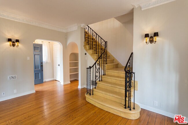 Building Photo - 1930 Rodney Dr