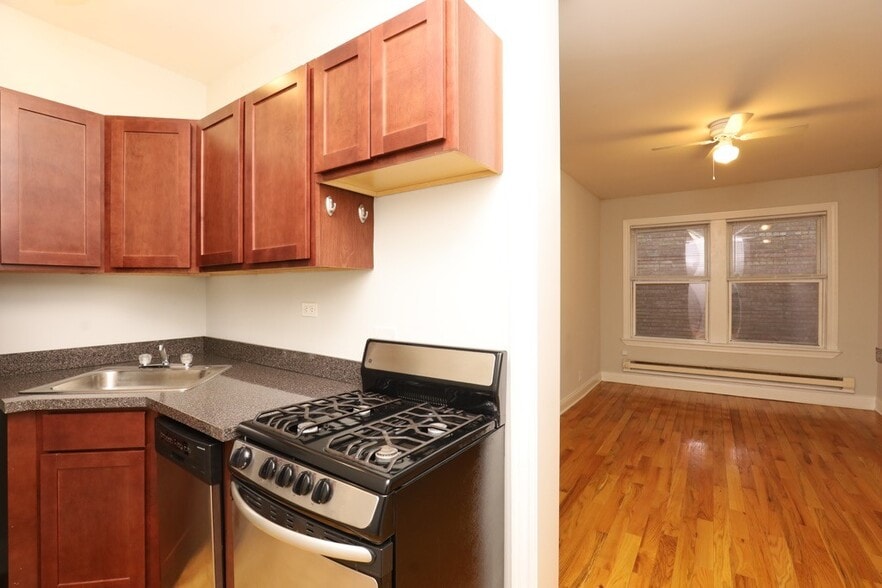 Building Photo - 457 W Melrose