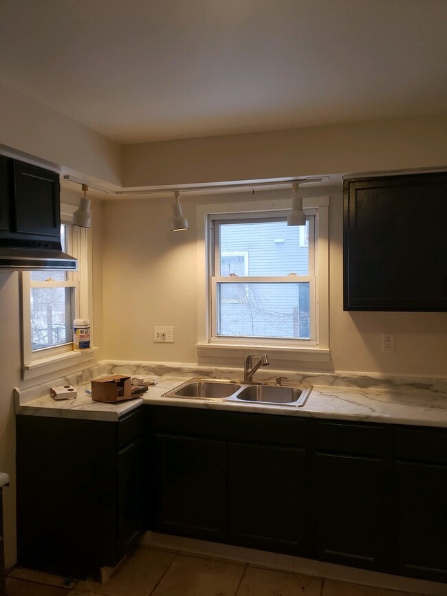 Building Photo - 3127 18th Ave S